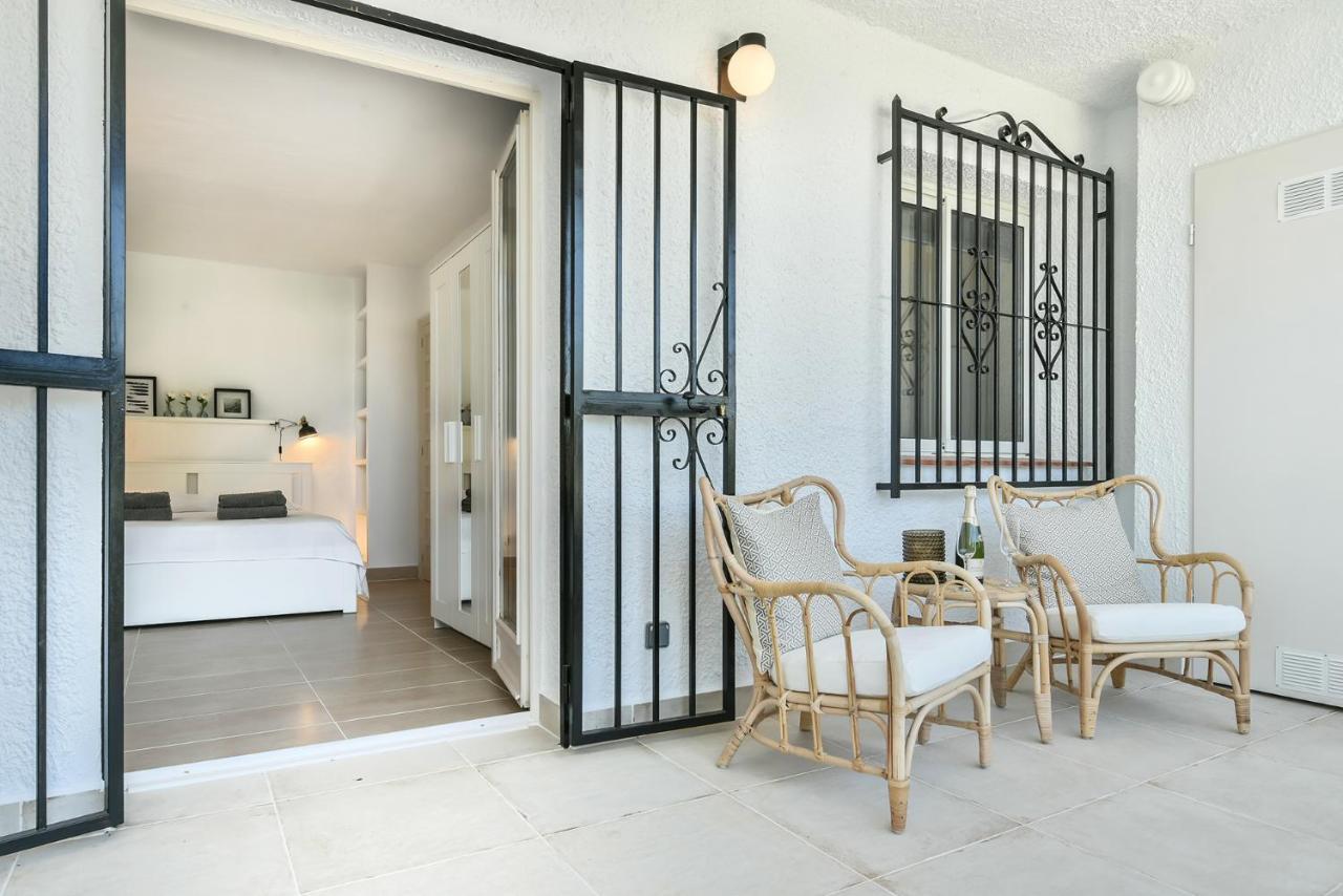 Modern Stylish In *